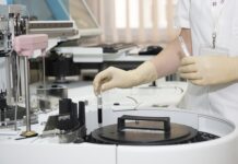 Czy pracownik musi poinformować pracodawcę o dodatkowym zatrudnieniu?