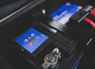 Jak ładować telefon żeby Bateria trzymała dłużej?